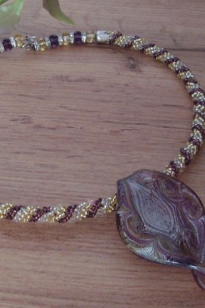 Робота Кольє-чокер із підвіскою