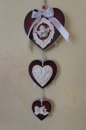 Работа Подвеска из трех сердечек.