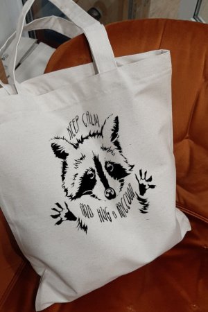 Робота Шопер з принтом "keep calm and hug a raccoon"