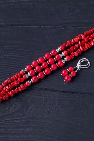 Работа Комплект браслет из натурального коралла.