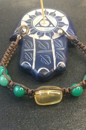 Работа Браслет-оберег с натуральными камнями