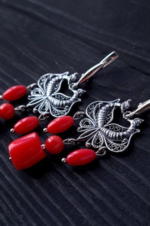 Робота Срібні сережки з натуральними коралами