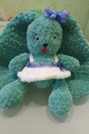 Работа Игрушки вязаные крючком зайка