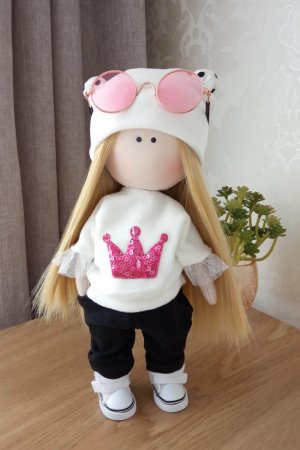 Работа Стильная интерьерная кукла ручной работы в очках