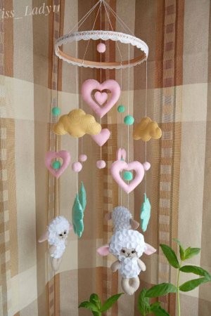Работа Детский мобиль ′Зефирные овечки′