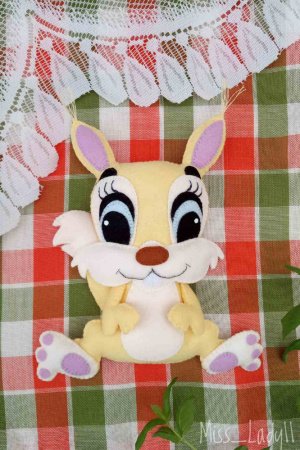 Робота Білочка з фетру