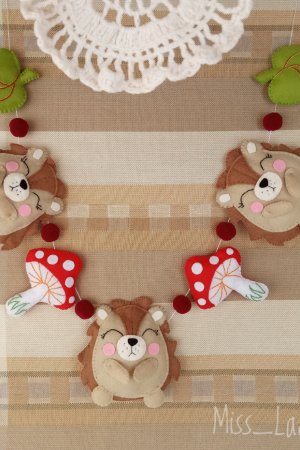 Робота Гірлянда з фетру 'Кумедні їжачки'