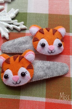 Робота Пара шпильок 'Тигрята' з фетру. Символ 2022 року