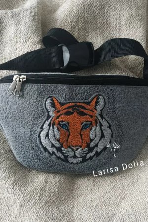 Робота Сумка бананка з вишивкою тигр