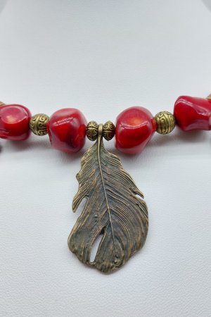 Работа Коралловый комплект с бронзовым пером