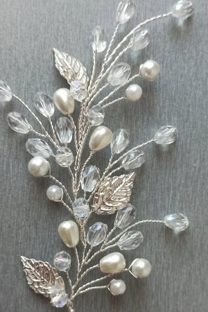 Робота Гілочка з кришталевими каплями