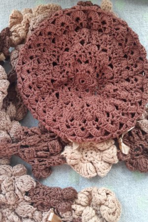 Работа Берет и шарф ажурный 