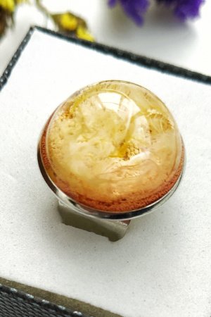 Робота Ніжний жовто-оранжевий перстень з епоксидної смоли