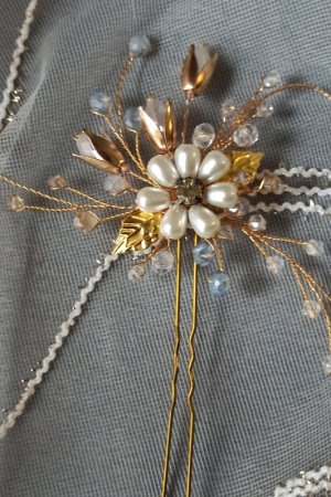 Работа Заколка золотая с цветочком в прическу