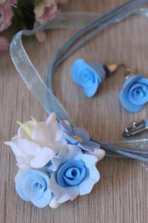 Работа Серьги гвоздики и кулон с розами и фрезией