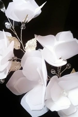 Робота Гілочка з квітами ручної роботи