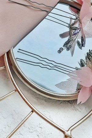 Работа Заколка из цветов ручной работы