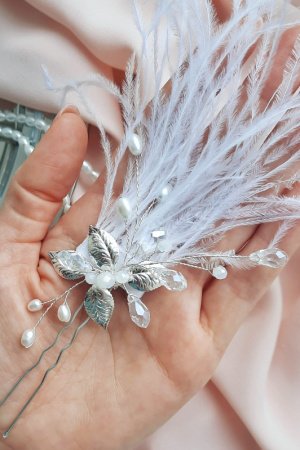 Работа Шпилька с перьями страуса