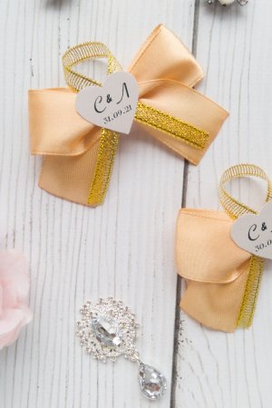 Работа Бутоньерки для гостей, бутоньерки с датой свадьбы 