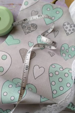 Работа Ткань хлопок для рукоделия сердечки мятные на сером