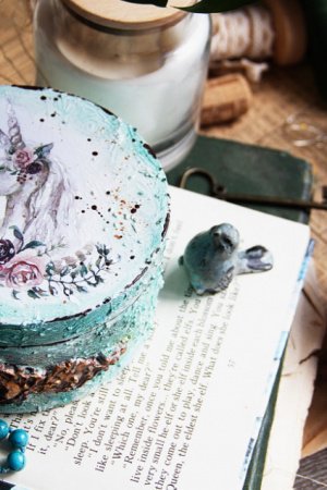 Робота Скринька кругла з єдинорогом