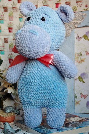 Работа Бегемот из детской пряжи