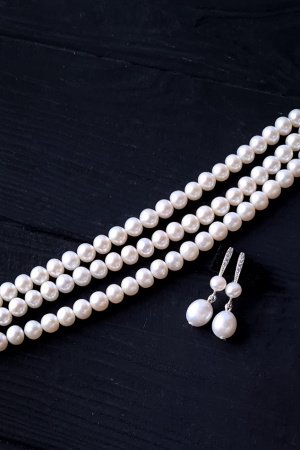 Работа Комплект браслет и серьги из натурального жемчуга.