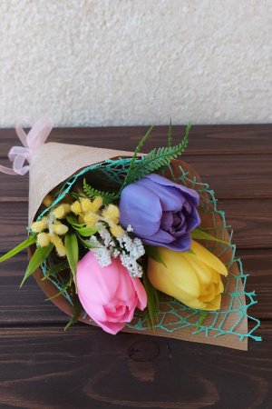 Робота Букет із мильних тюльпанів