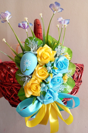 Робота Декор для великоднього кошика з білим зайчиком