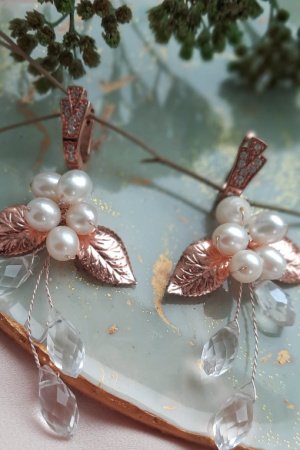 Робота Ніжні сережки з перлинами