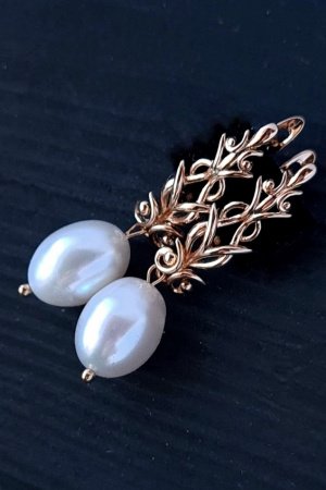 Работа Роскошные позолоченные серьги с натуральной жемчугом.