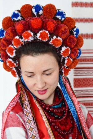 Работа Венок с помпонами, катасики, венок, свадебный венок.