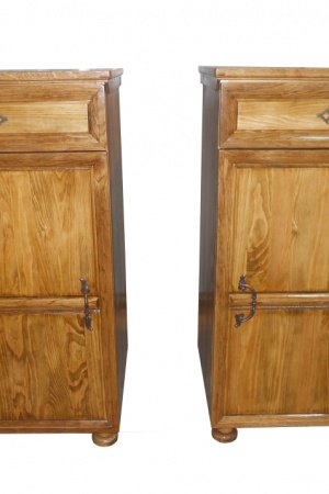 Робота Приліжкові тумби класичні