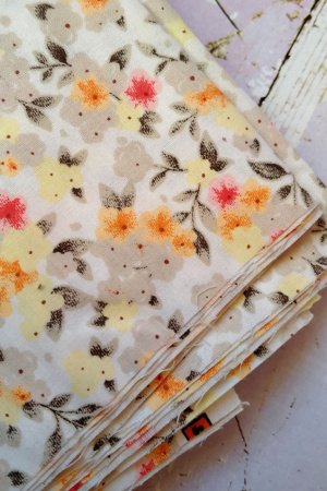 Робота Бавовна для рукоділля квіти на білому тлі.