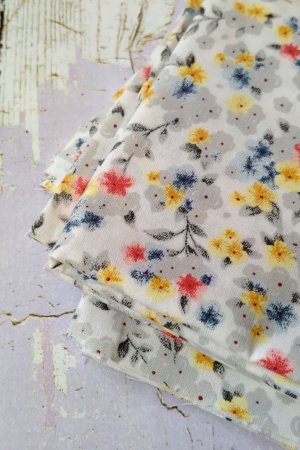 Работа Ткань хлопок для рукоделия синие цветочки на белом фоне