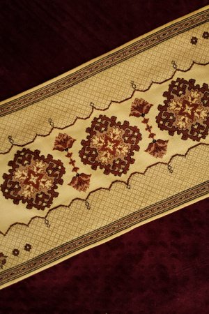 Робота Вишита декоративна серветка на стіл, на подарунок, на комод