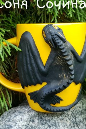 Робота Чашка з декором Дракон Золотий Великокрилий кухоль подарунок