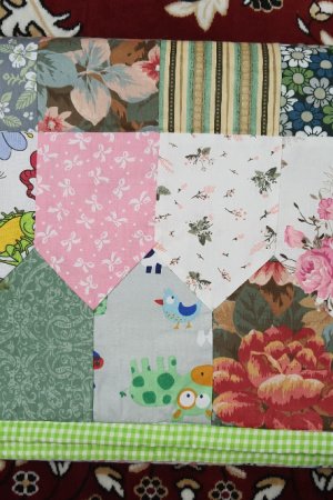 Робота Ковдра з клаптиків дитяча. Розмір 110х135 см.