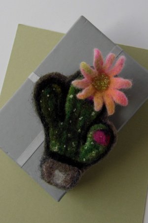 Работа Валая брошь Цветок кактуса