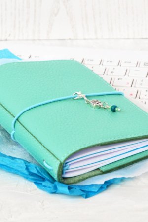 Работа Кожаный блокнот для путешествий Midori, Ментол (Passport)