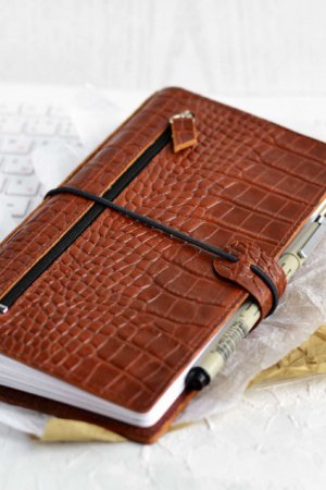 Робота Шкіряний блокнот-мідорі "Віскі Кроко" (Standard)