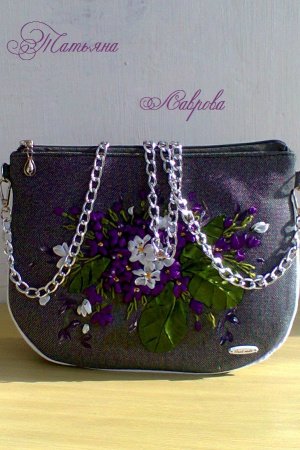 Работа Маленькая сумочка с вышивкой.