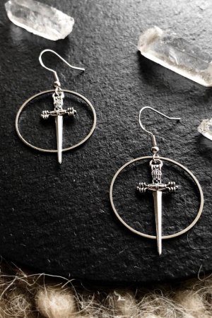 Работа Серебряные серьги с мечами.
