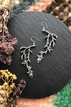 Робота Сережки із гілочками, листочками та жолудем