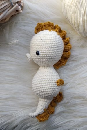 Робота В'язана іграшка морський коник