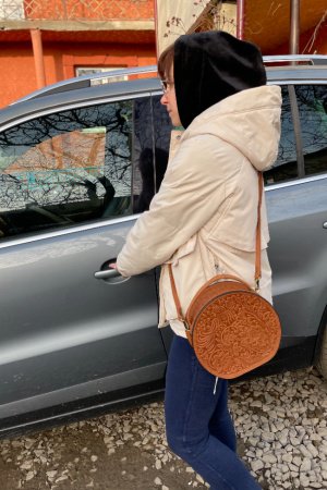 Работа Круглая женская сумка, эксклюзивная сумка