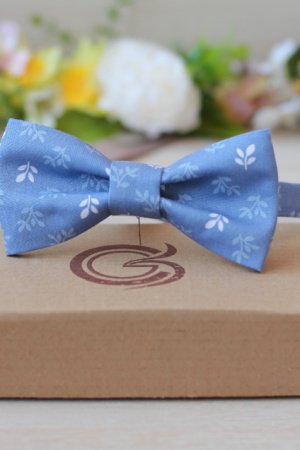 Робота Краватка-метелик блакитний з малюнком "Гілочки" 