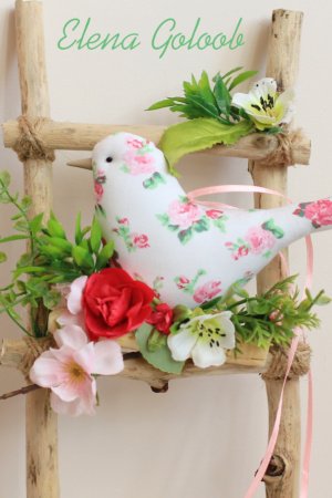 Робота Великоднева пташка на жердині ( біла з квітами)