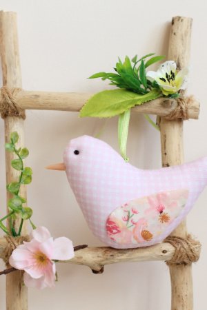 Робота Пташка весняна рожева