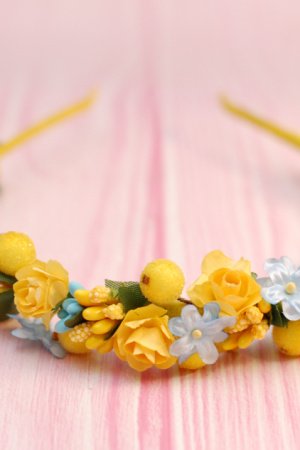 Робота Ніжний обруч з квітами жовто-блакитний 